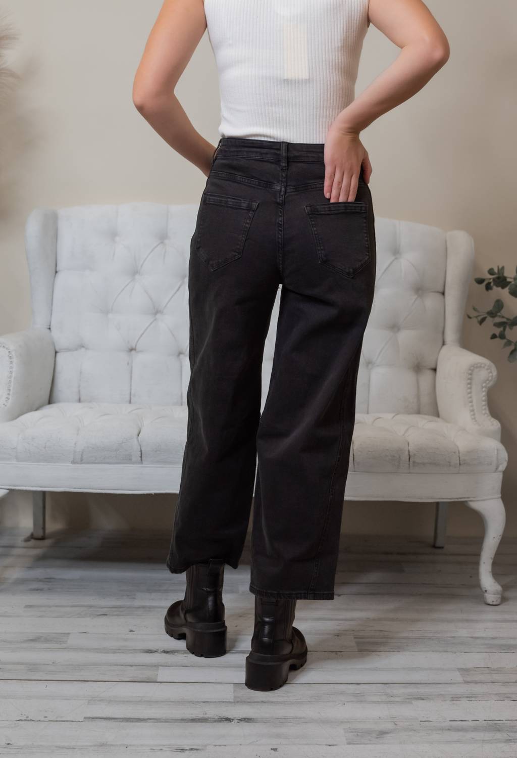 RD Style Barni Barrel Pant in black - women's pants - detail view