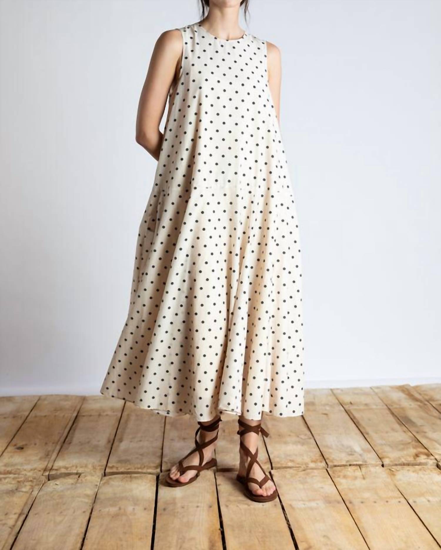 Psophia - Empire Waist Sleeveless Dress