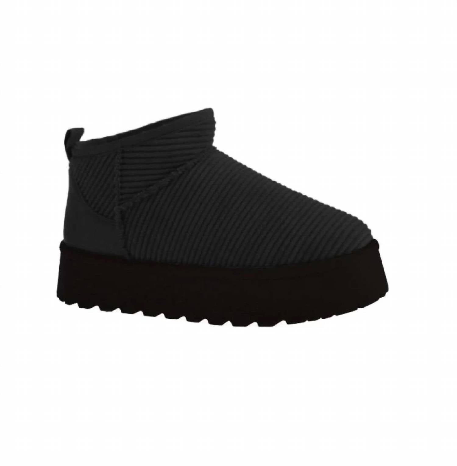 CHINESE LAUNDRY Women's Yarroh Corduroy Bootie in black - women's shoe