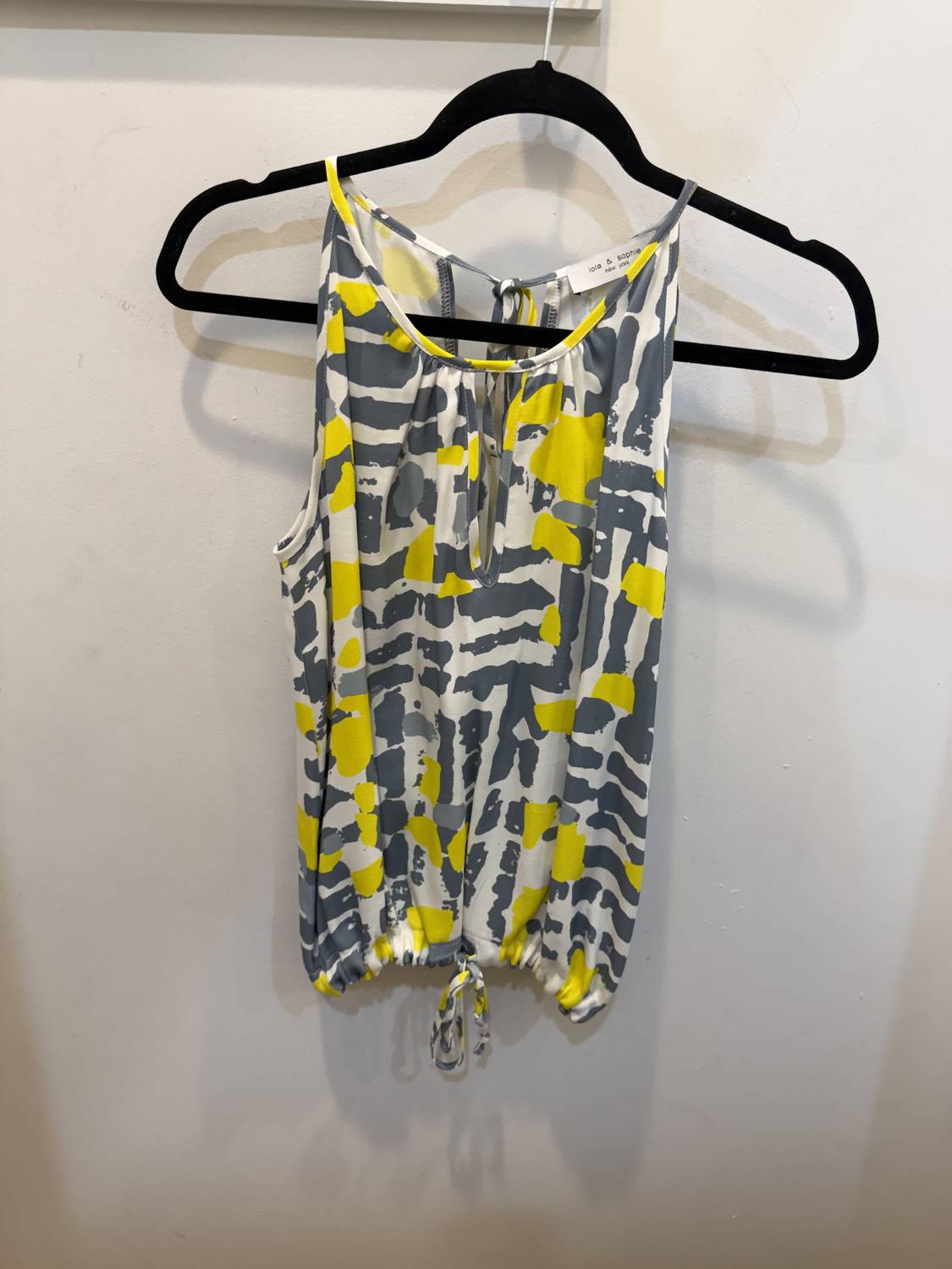 Lola & Sophie - WOMEN'S SLEEVELESS KEYHOLE NECK TOP