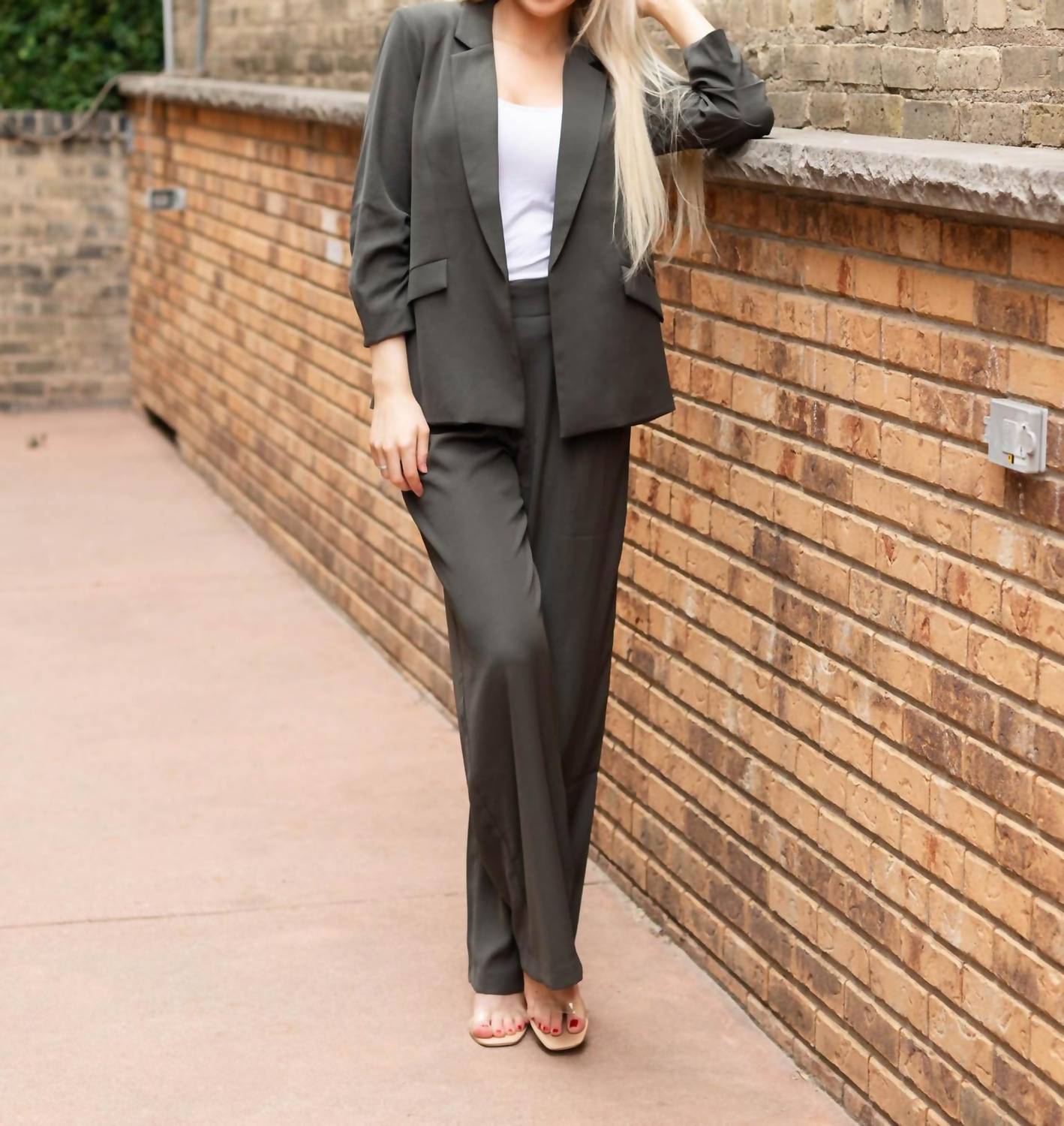 SKIES ARE BLUE Wide Leg Tailored Pants in olive - women's pants - detail view