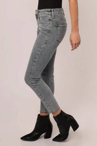 Gisele Classic Mid Rise Skinny Jean