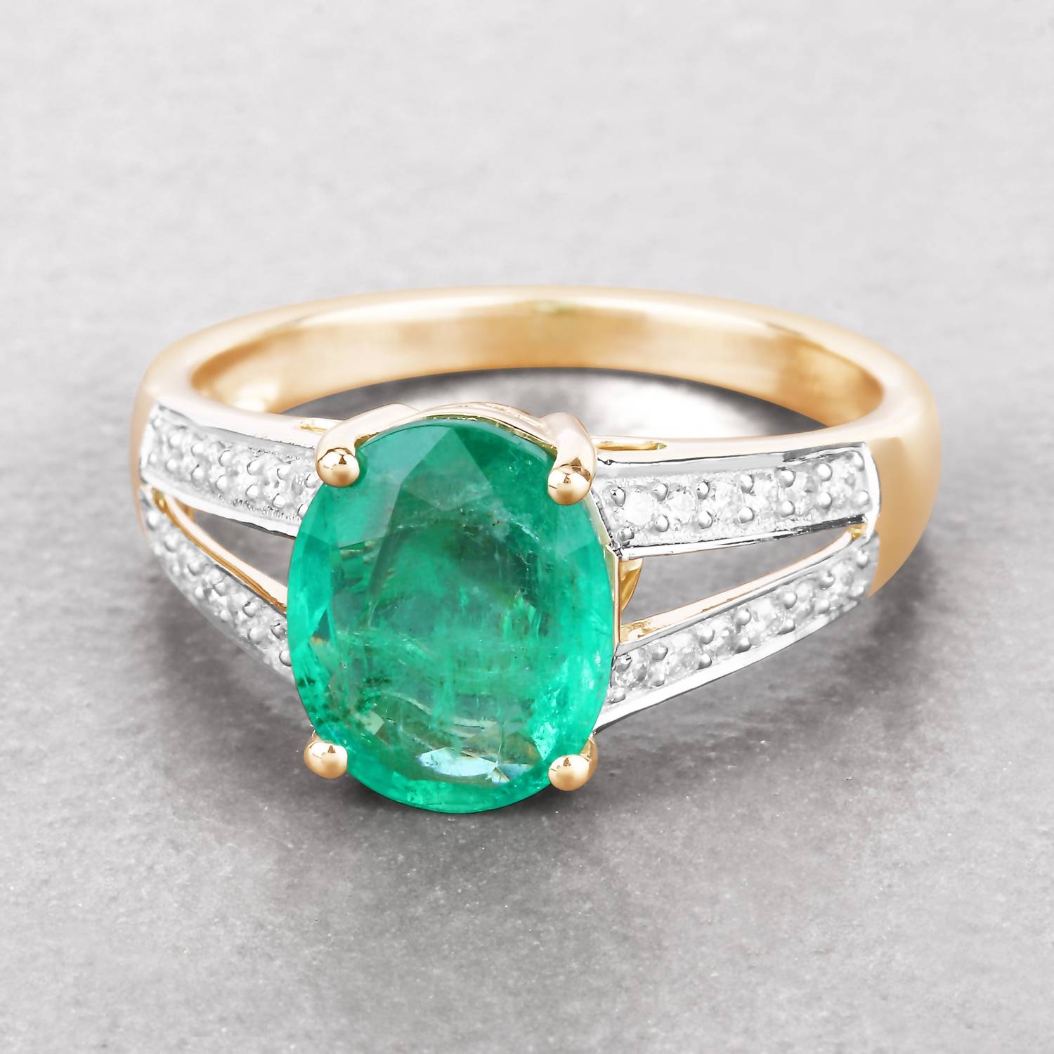 Diana M Jewels Women's Oval Natural Zambian Emerald Fashion Ring (2.29 Ct) - Classic Plus in 14k yellow gold - women's jewelry - detail view