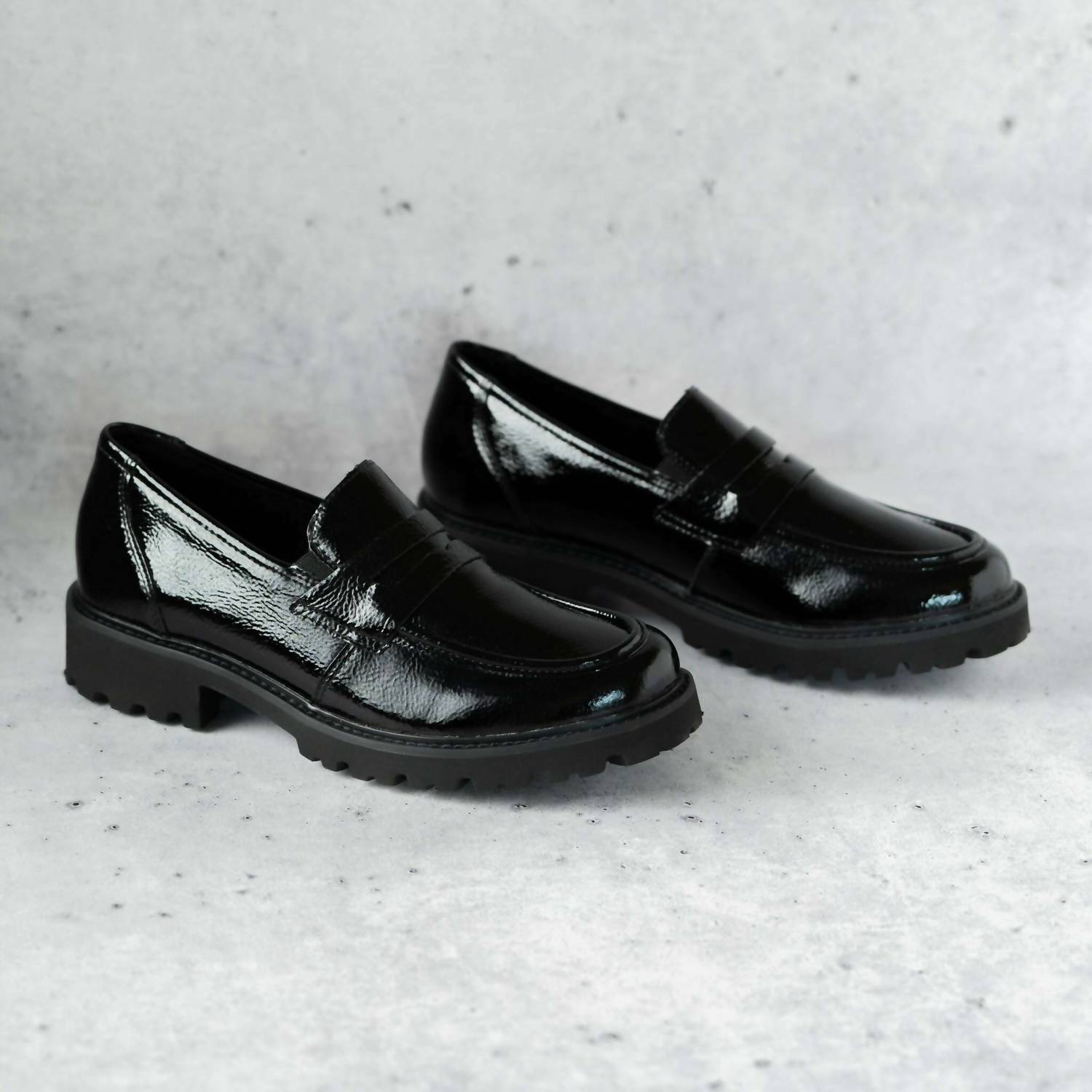Remonte Women's D8602-00 Penny Loafer in black - women's flats
