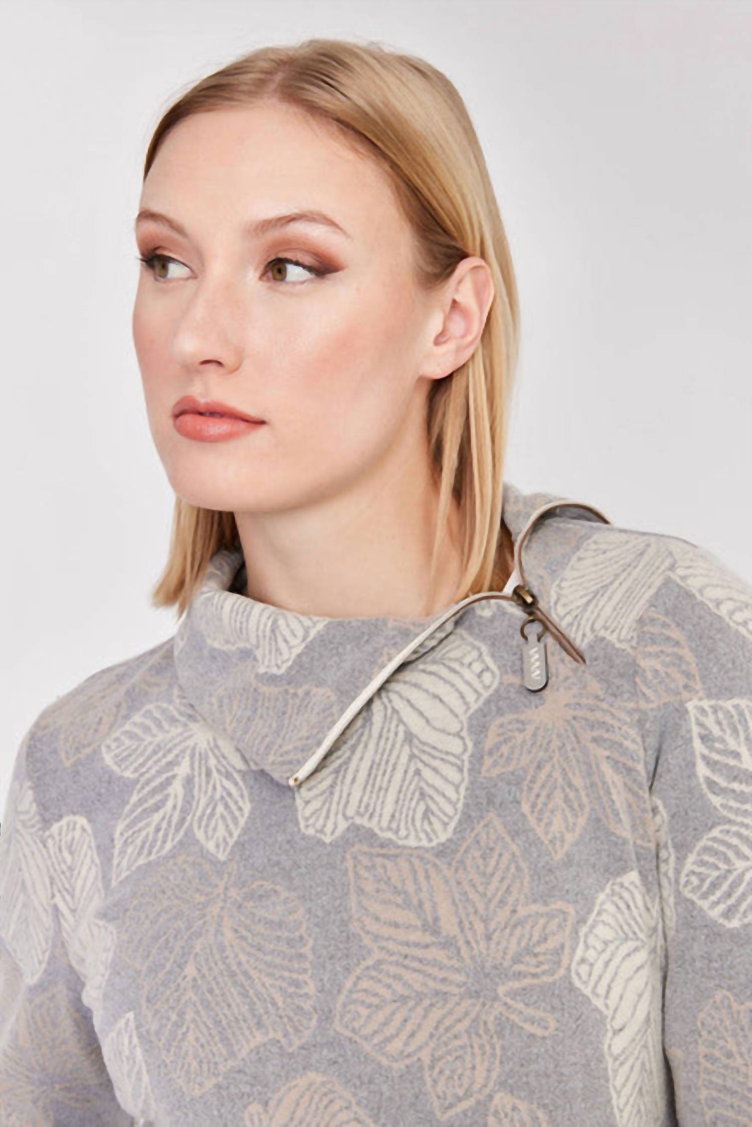 Dolcezza - Leaf Print Long Sleeve Knit Pullover