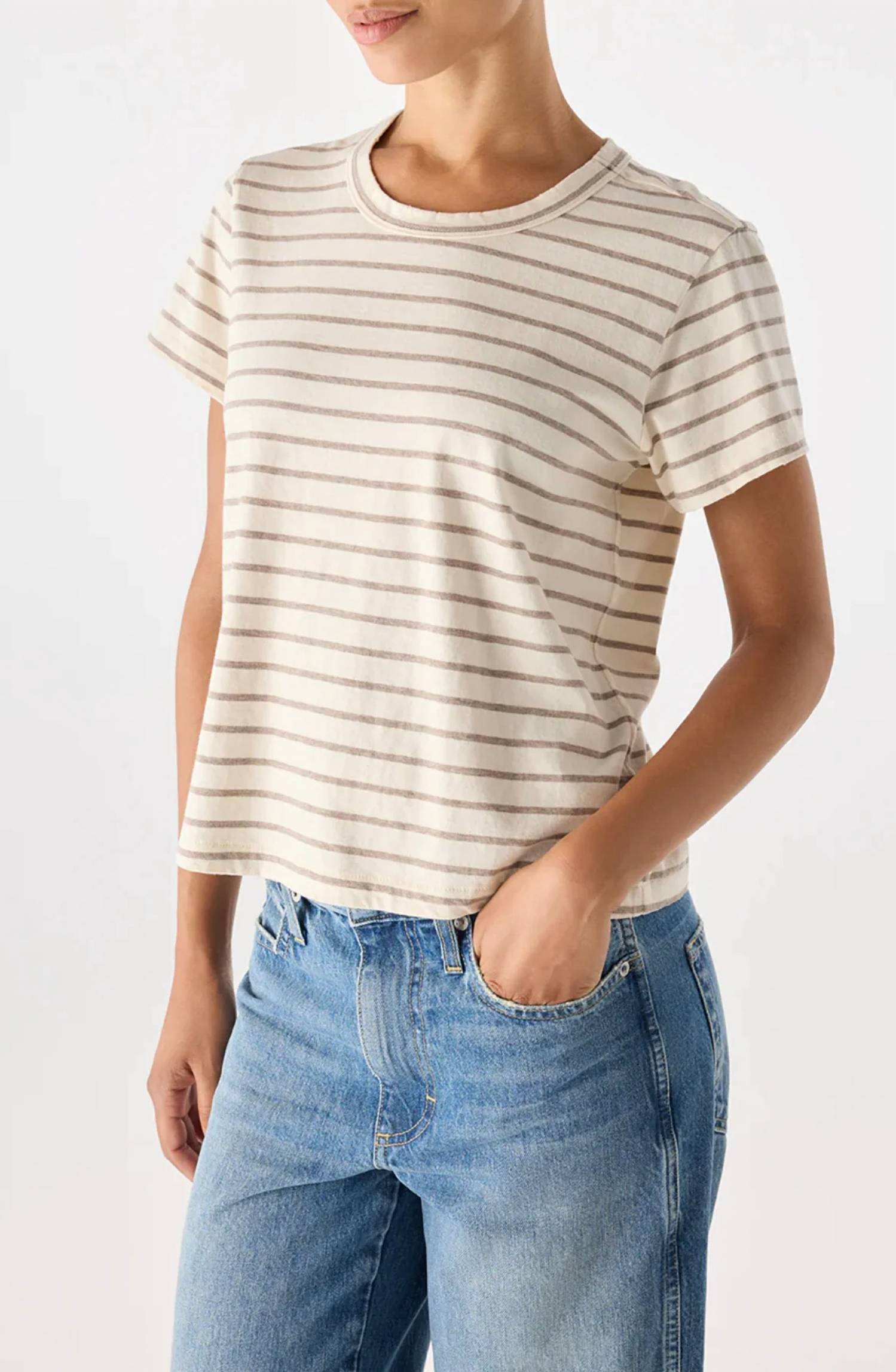 Amo - Lovey Tee