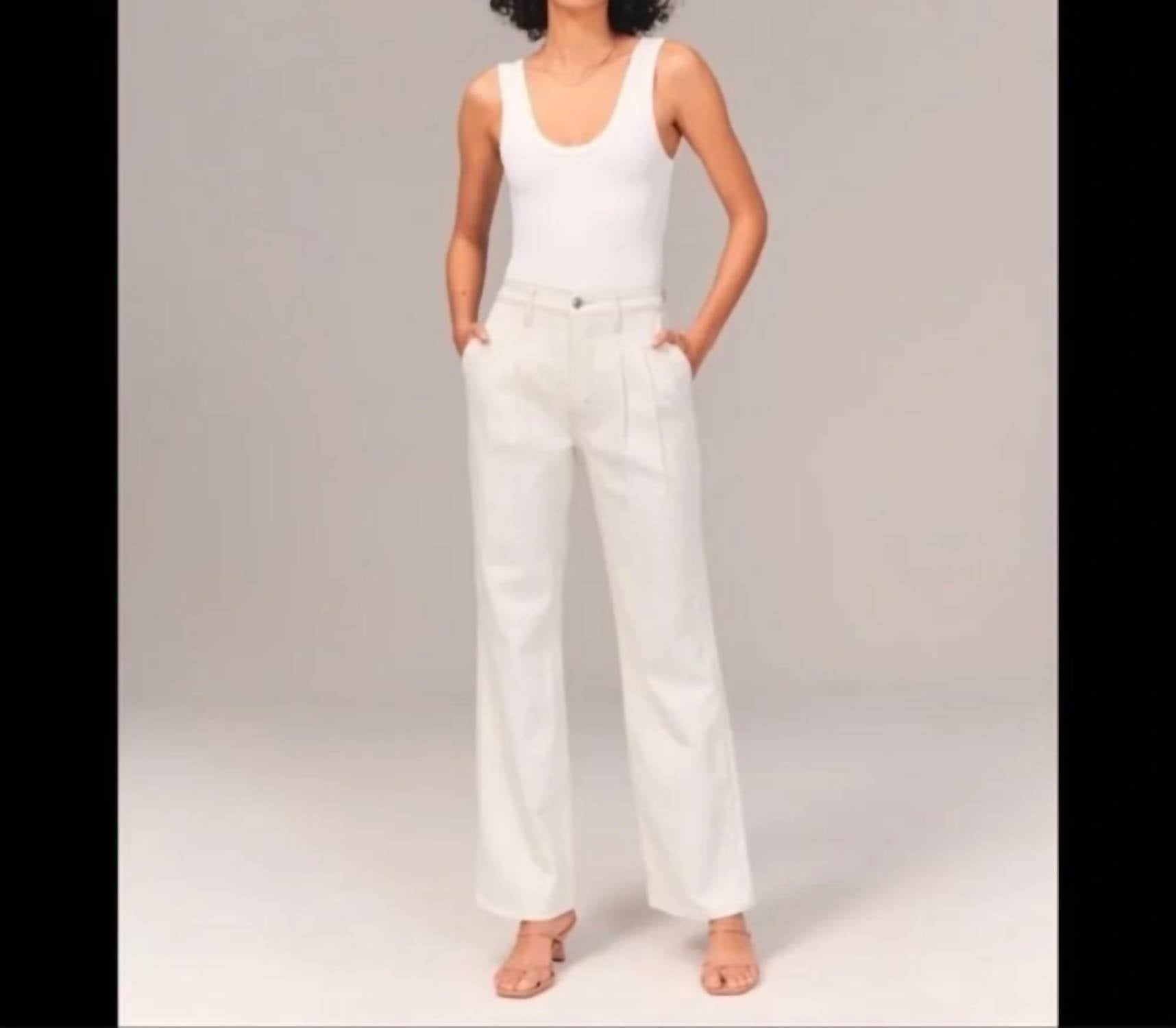 Abercrombie & Fitch - Curve Love 90s Pleated Ultra High Rise Relaxed Jeans