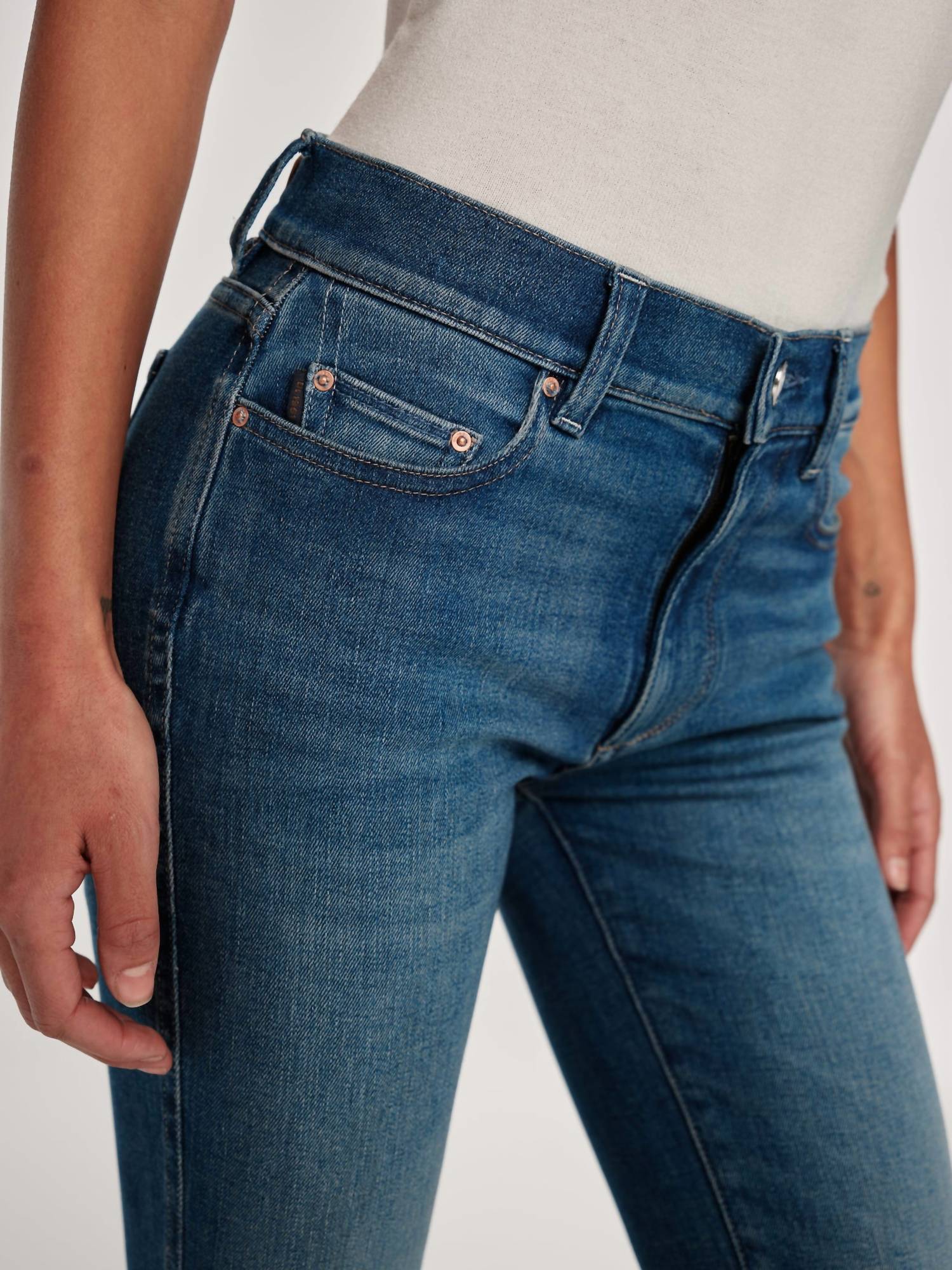 Dl1961 - Women'S - Mara Straight Mid Rise Cuff Jean
