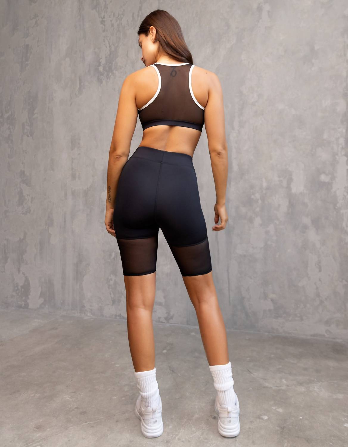 HEROINE SPORT High Support Duo Shorts in black - women's shorts - detail view