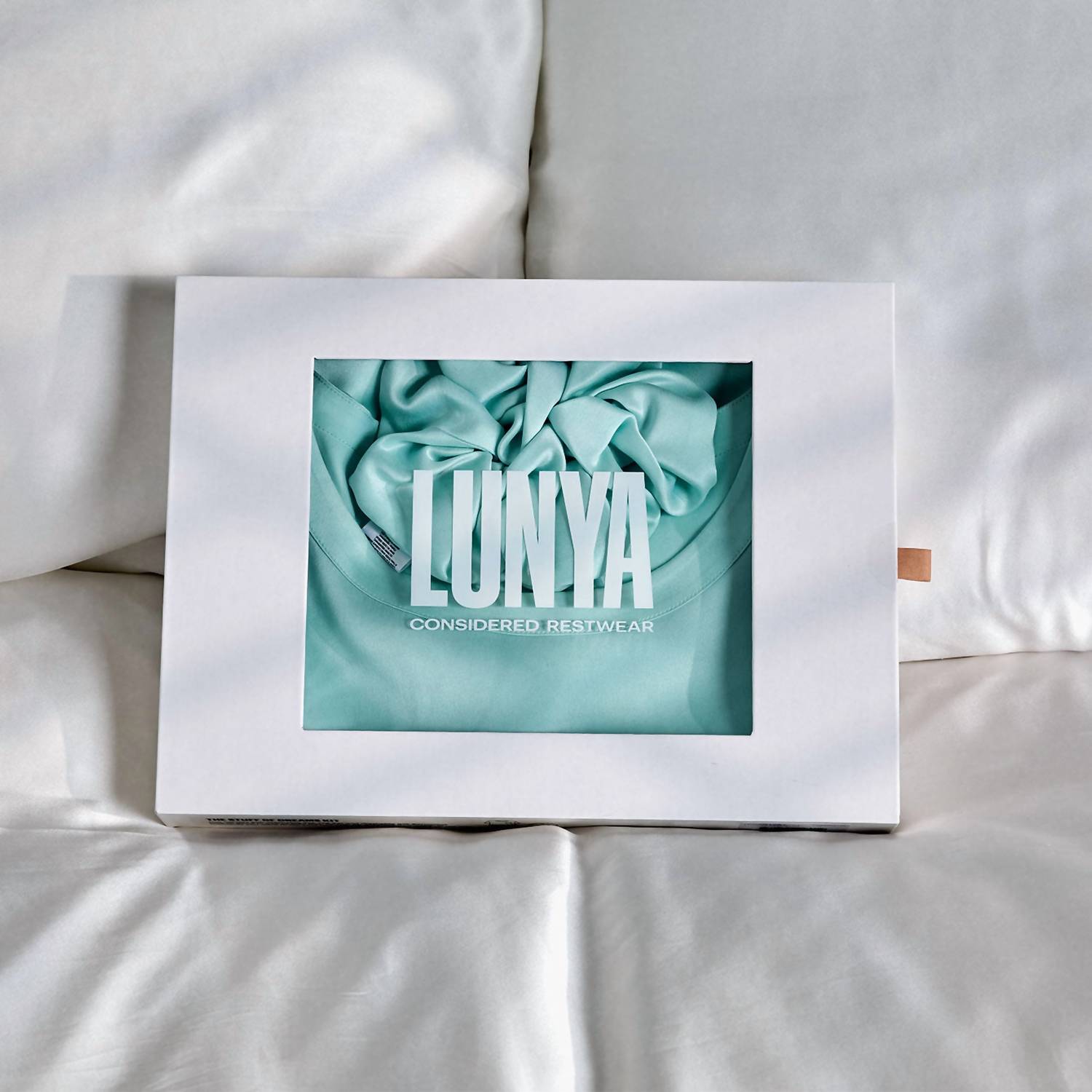 Lunya - Washable Silk Lounge & Scrunchie Set