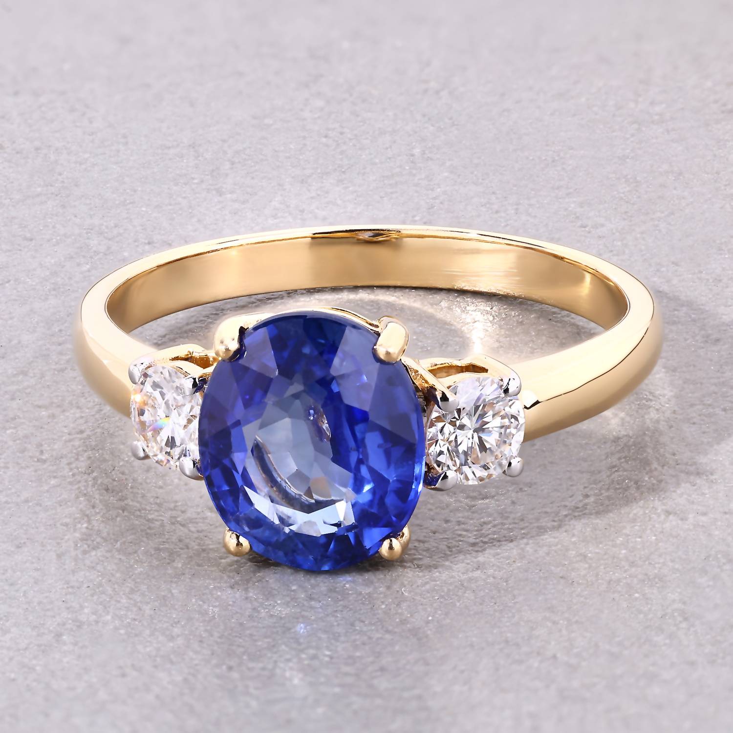Diana M Jewels Women's Oval Natural Ceylon Blue Sapphire Fashion Ring (2.74 Ct) - Signature in 18k yellow gold - women's jewelry - detail view