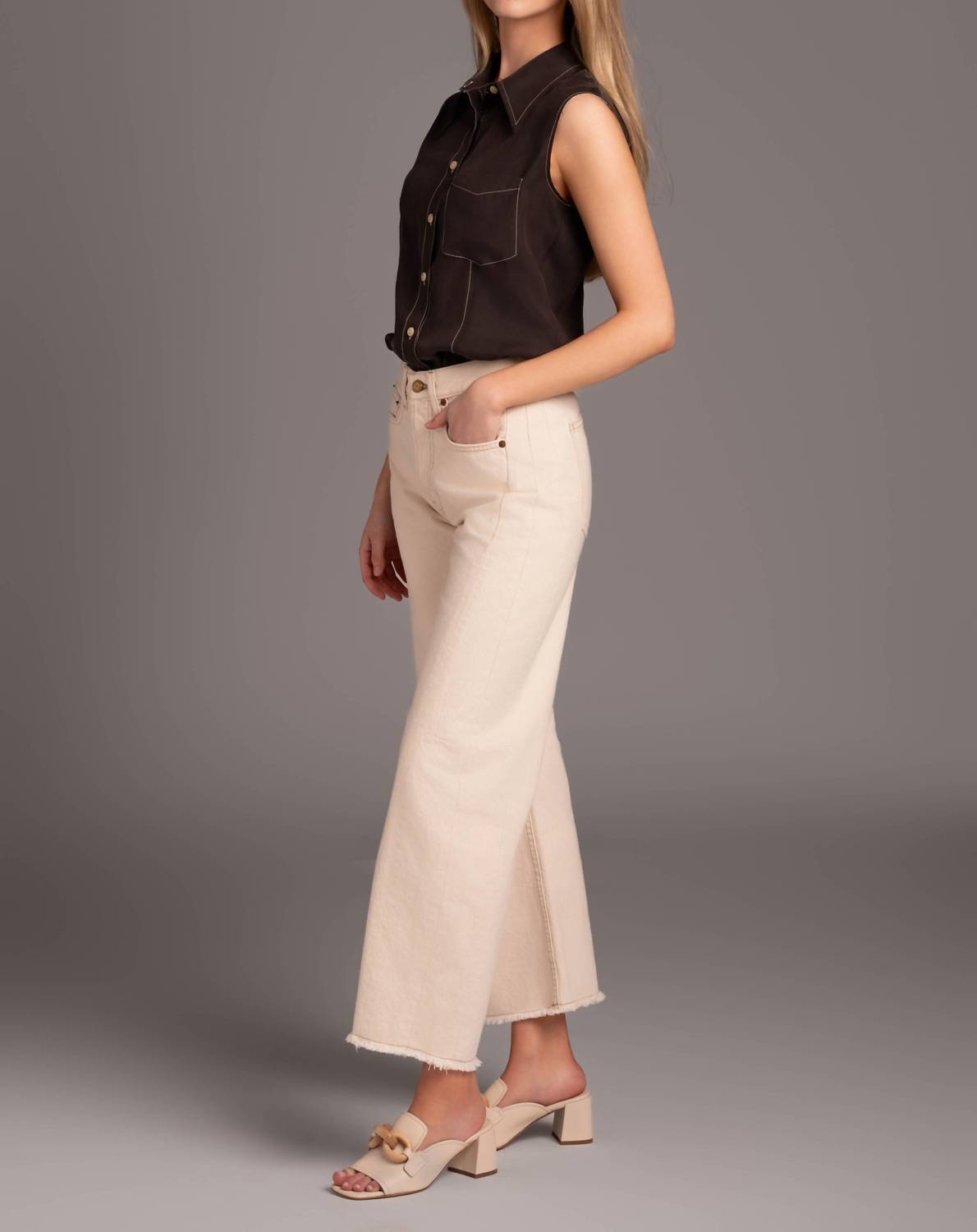 Alysi - Sleeveless Button Up Top