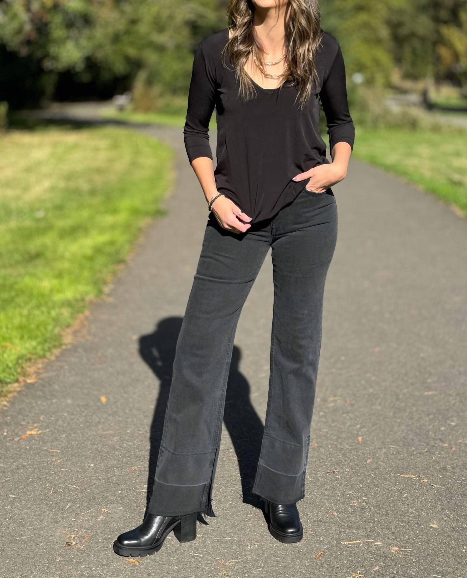 Viereck - Popcorn V-neck Top