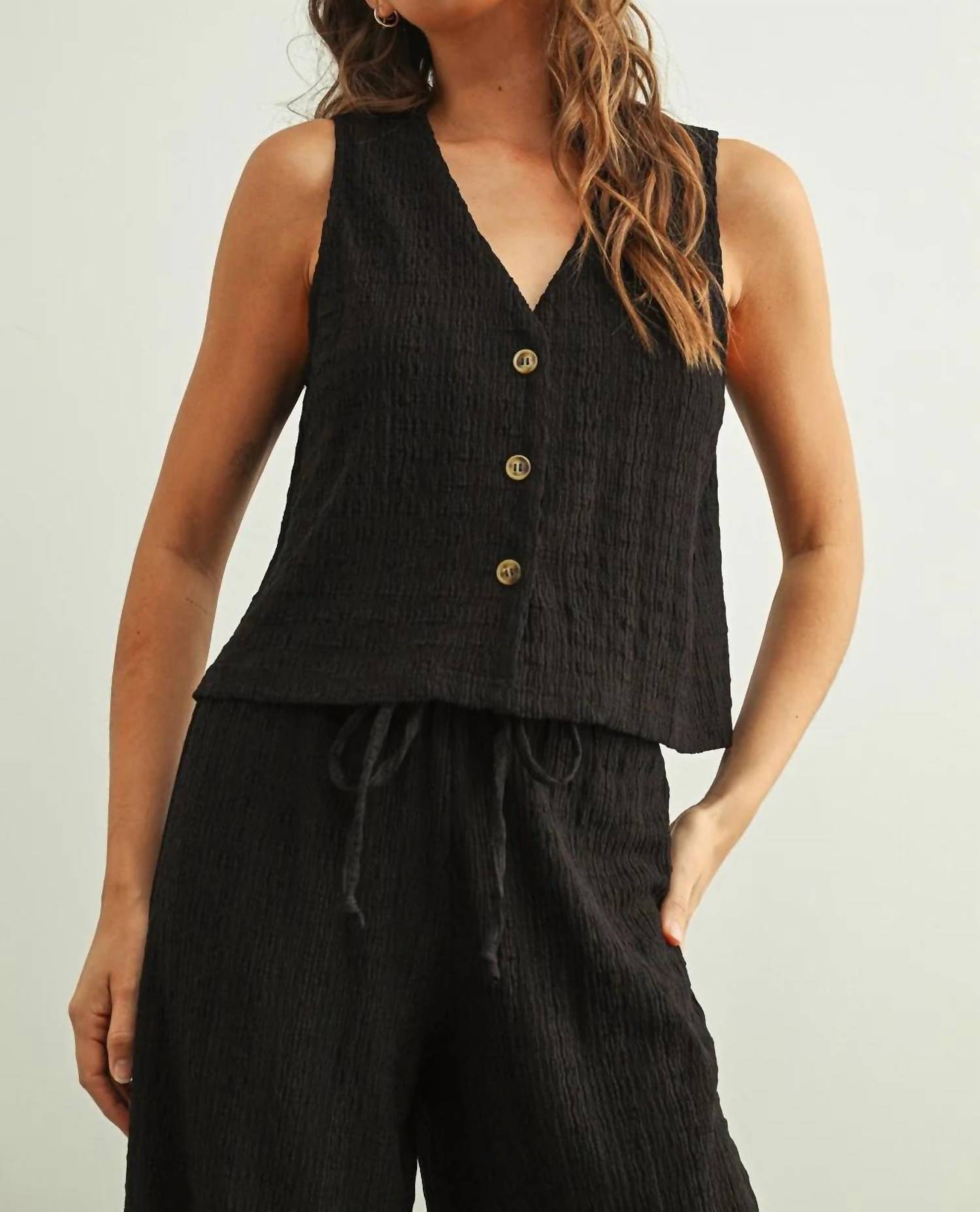 Miou Muse - Crinkled Fabric Sleeveless Button Front Top