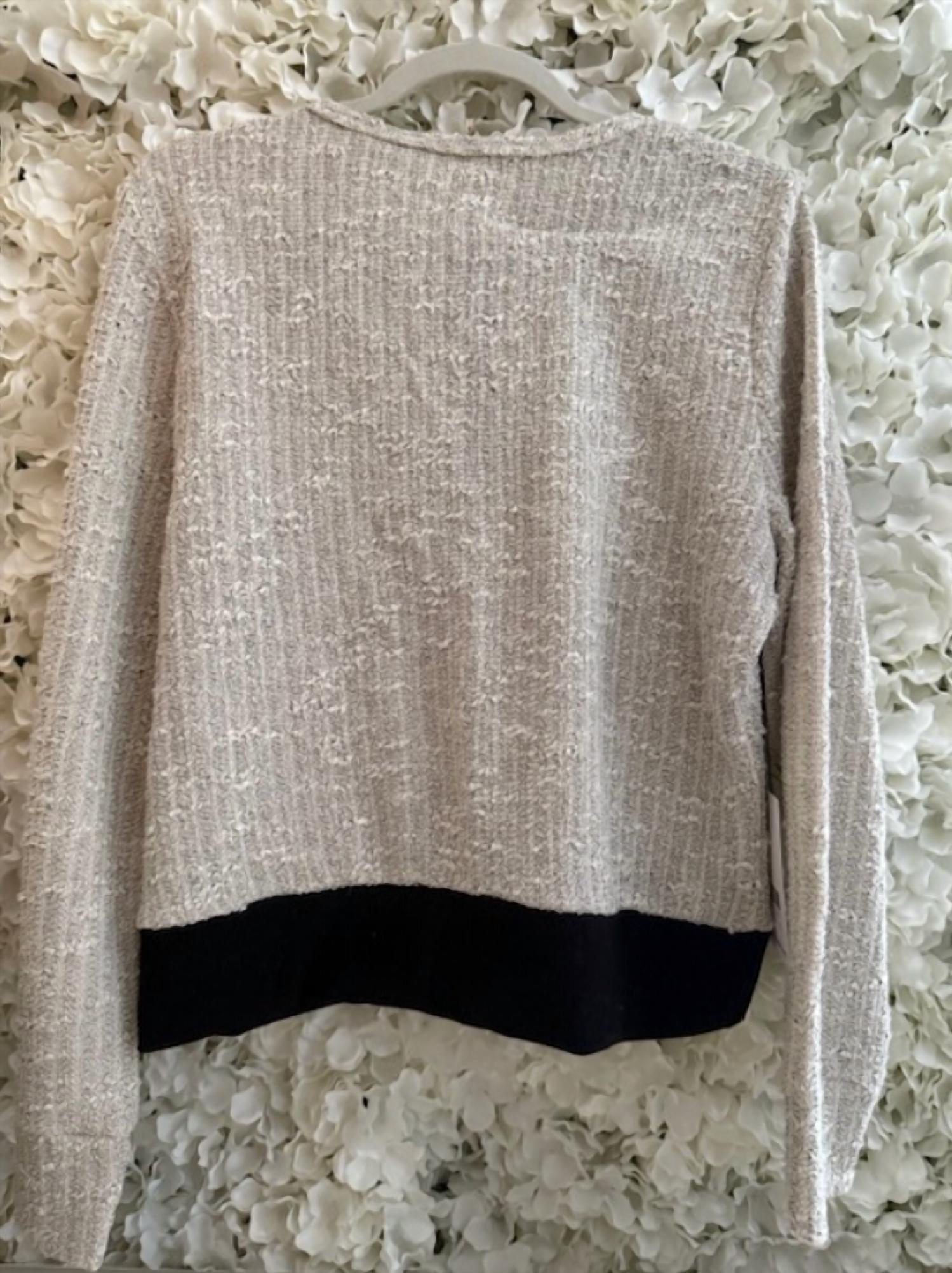 Pete - Women's Contrasting Snap Sweater