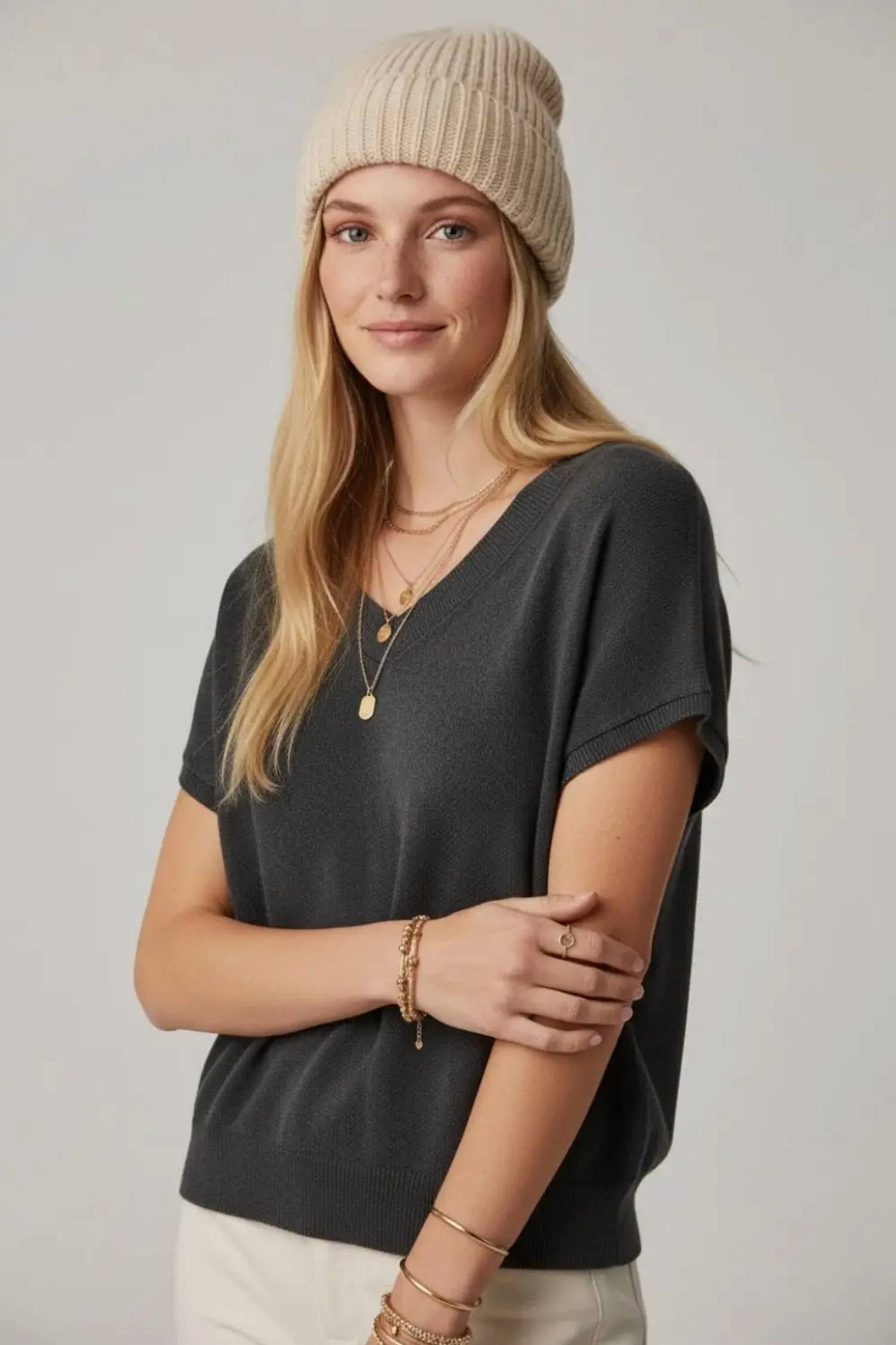 Q2 - Lightweight Knit V-neck Sweater With Short Sleeves