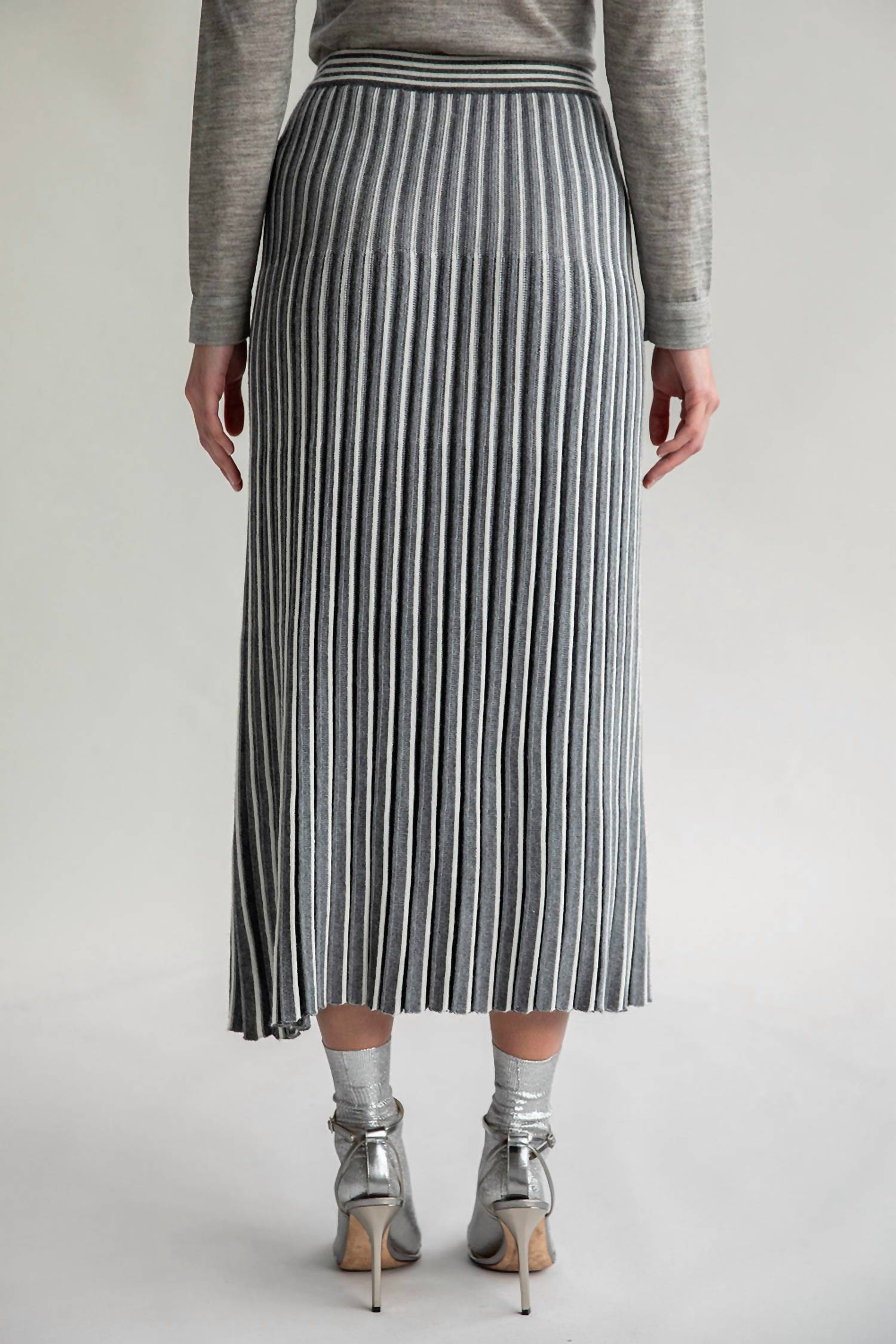 SSKEIN Adeline Midi Skirt in grey ivory - women's skirt - detail view
