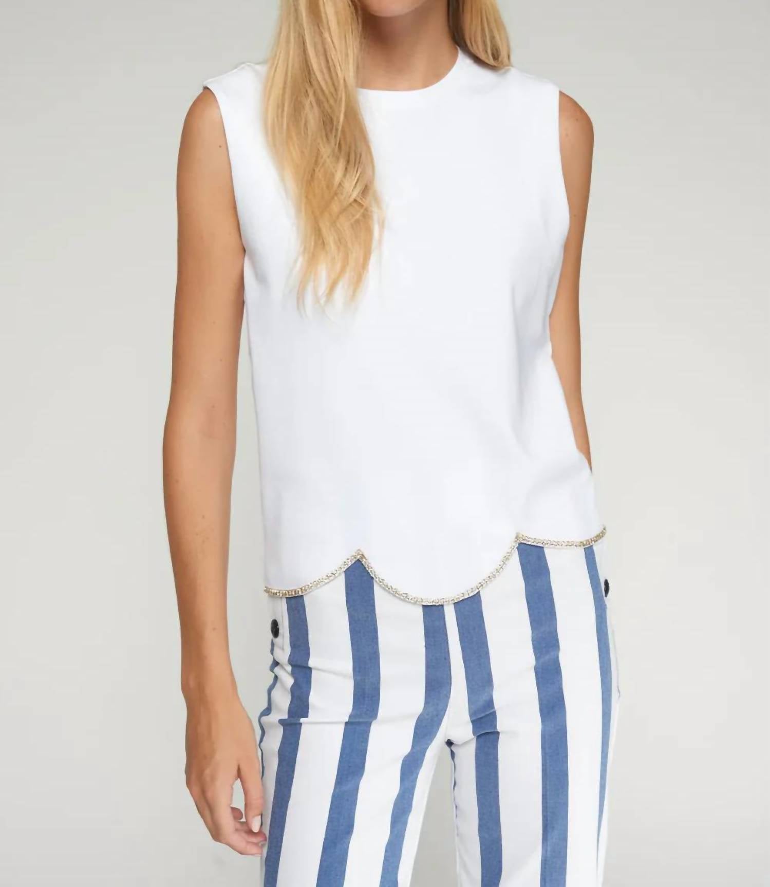 Vilagallo - Wavy Hem Sleeveless Top