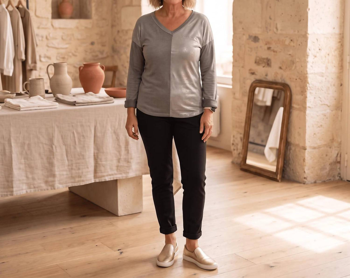 Made In Italy - Two Tone Long Sleeve V-neck Top