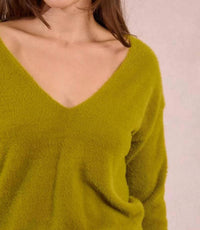 Molly Bracken - V-neck Cozy Knitted Sweater