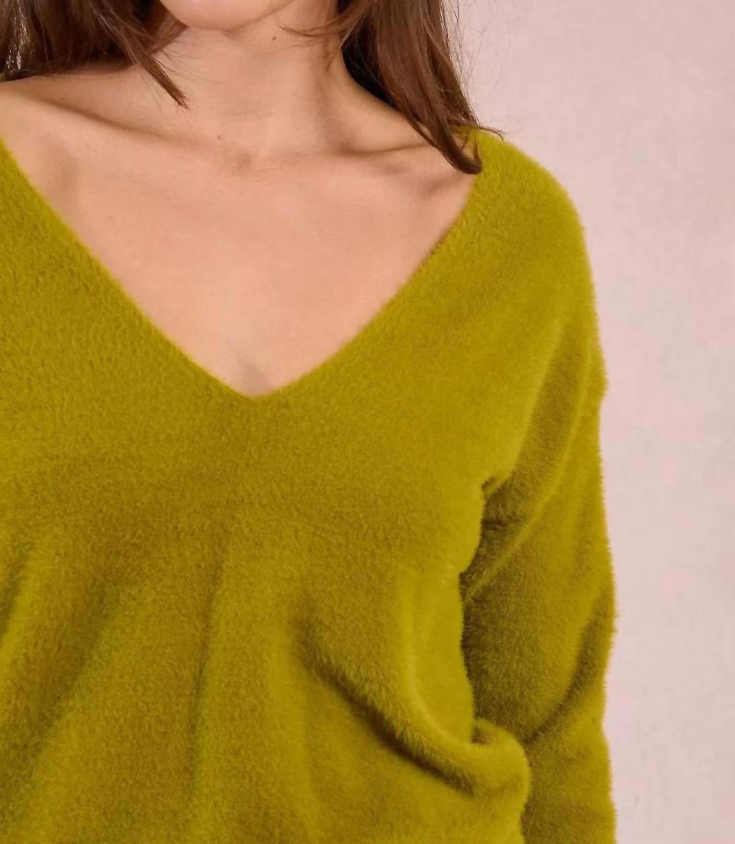 Molly Bracken - V-neck Cozy Knitted Sweater