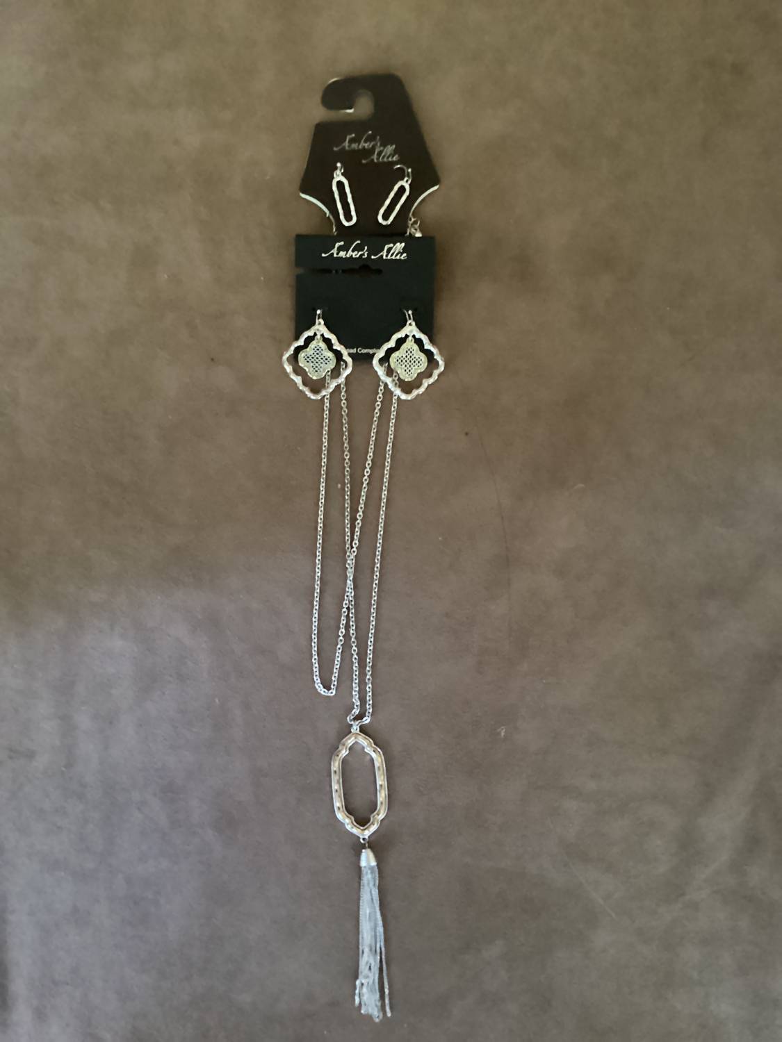 Amber'S Allie - Earrings And Pendant 2 Sets