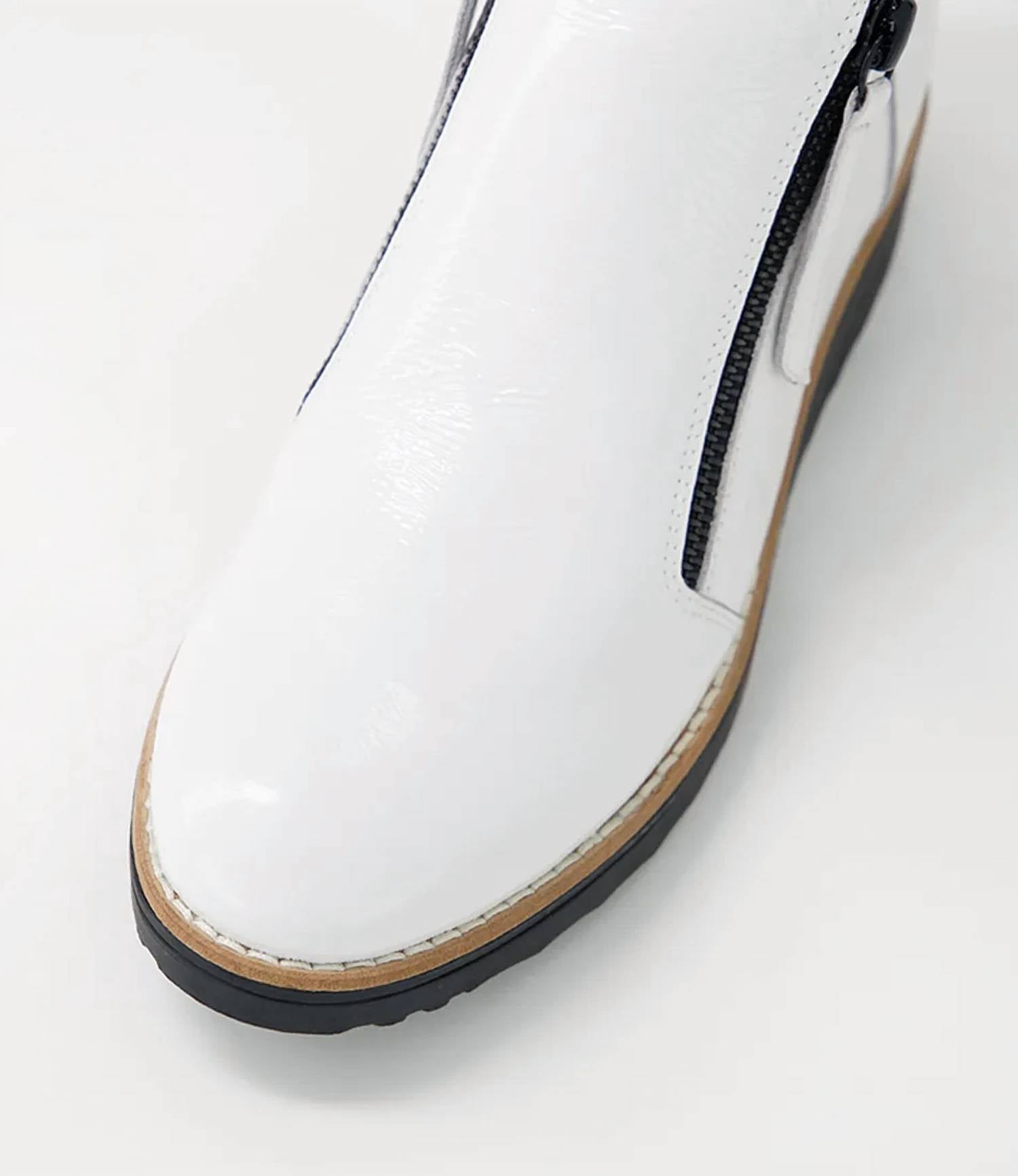 Django & Juliette - Women's Ohmy Sneaker