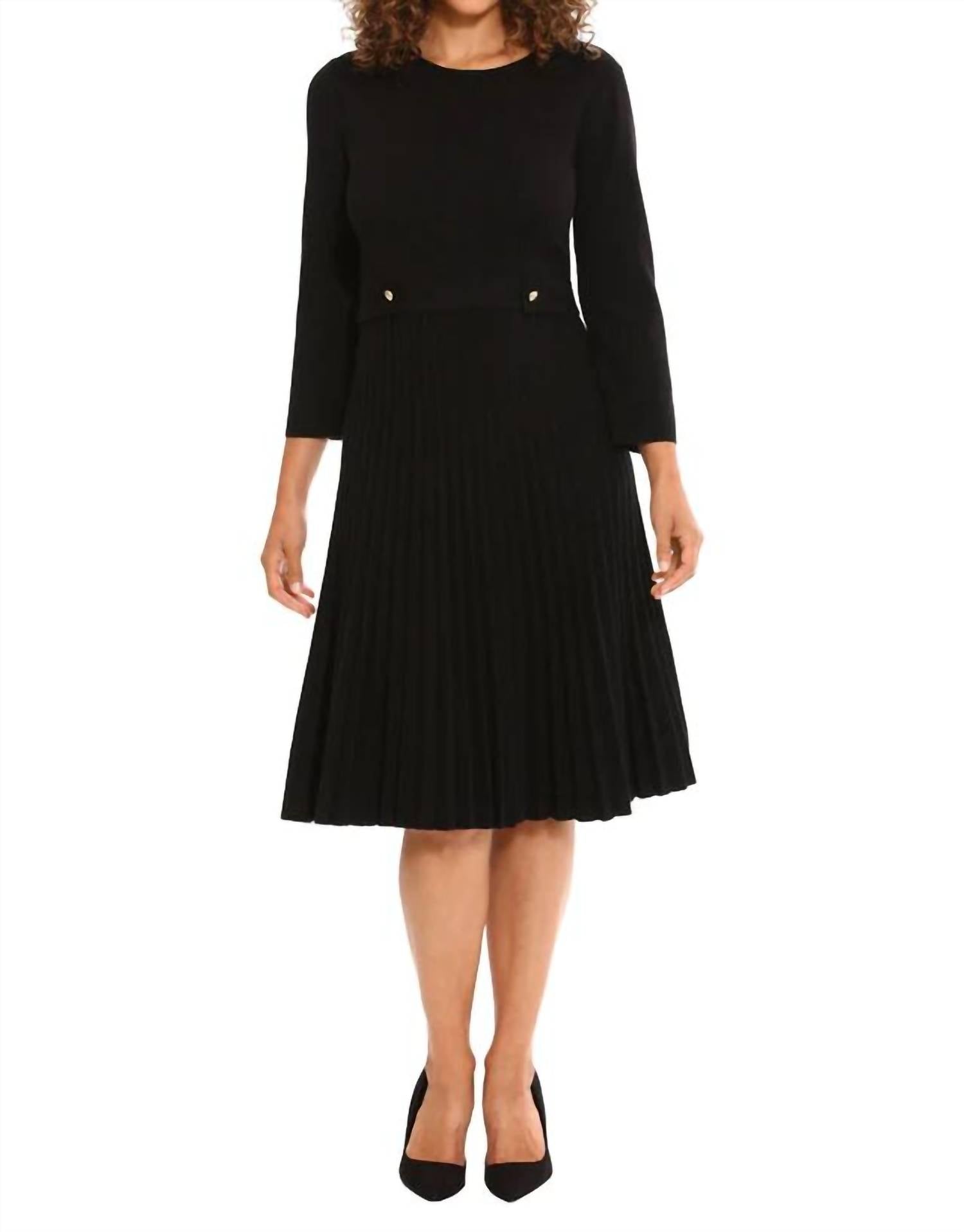 Maggy London - Jewel Neck Pleated Skirt Knit Dress
