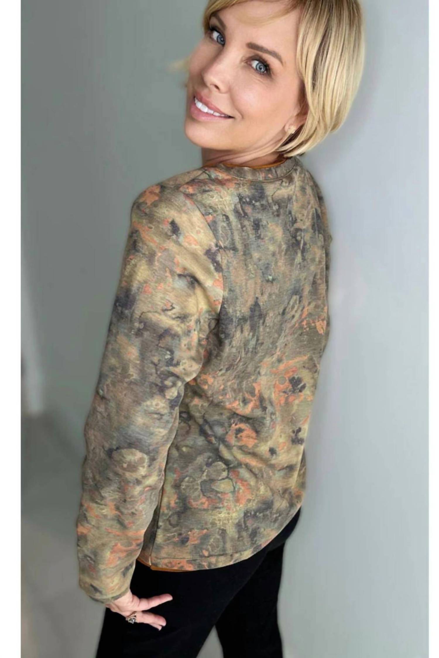 Ethyl - Long Sleeve Sweatshirt
