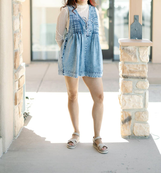 Veveret - Front Pleated V Neck Sleeveless Denim Romper