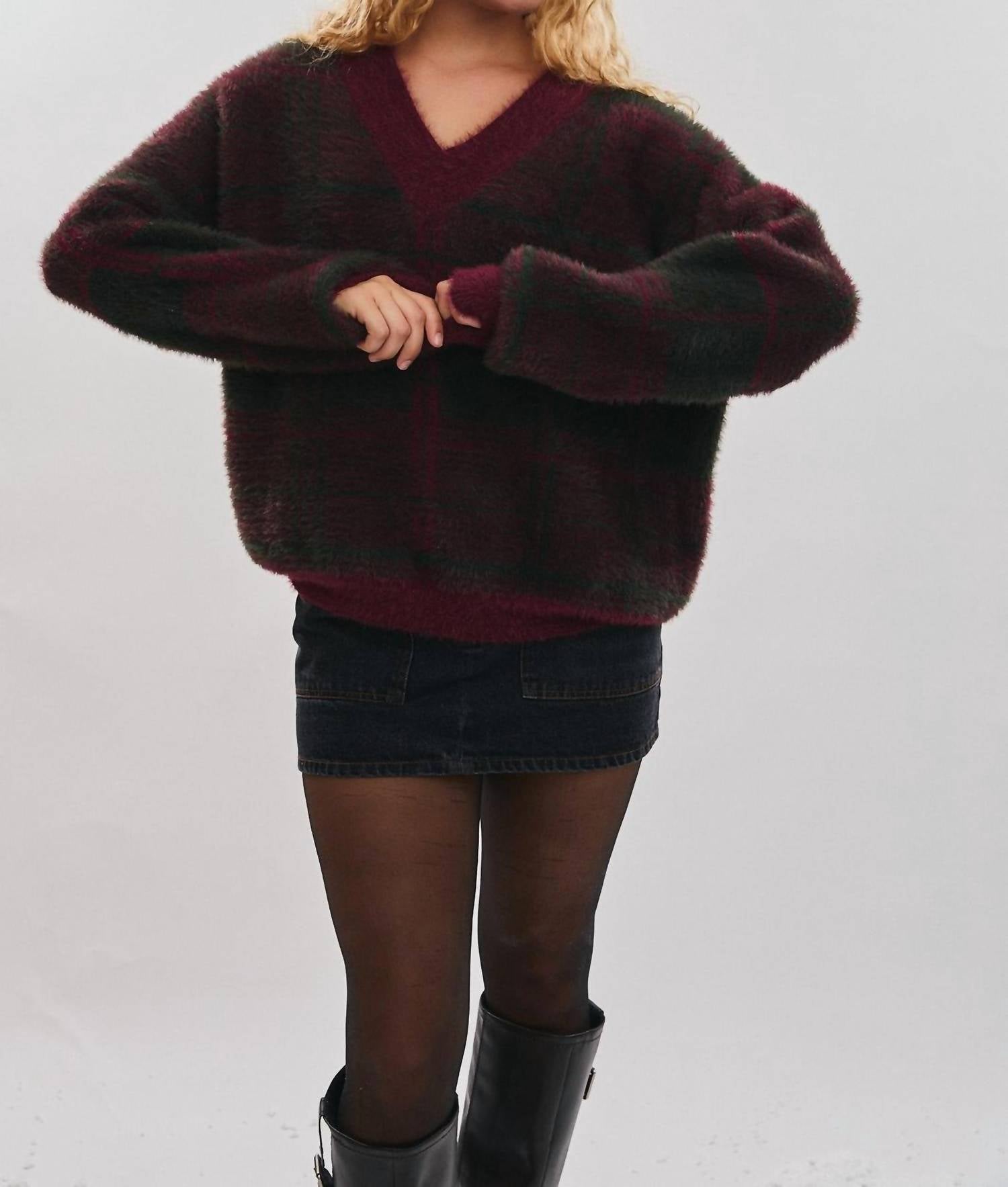 Le Lis - Luna V-neck Sweater
