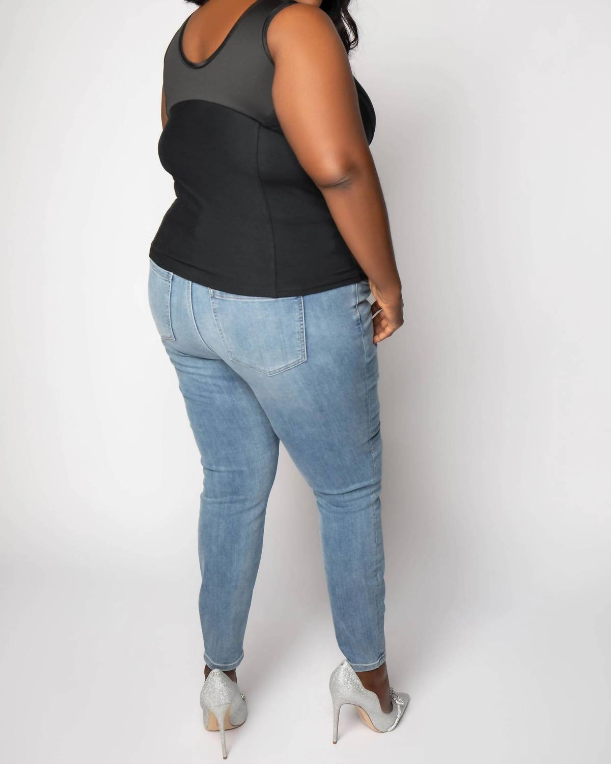 Embrago - Full Support Bra-free Top