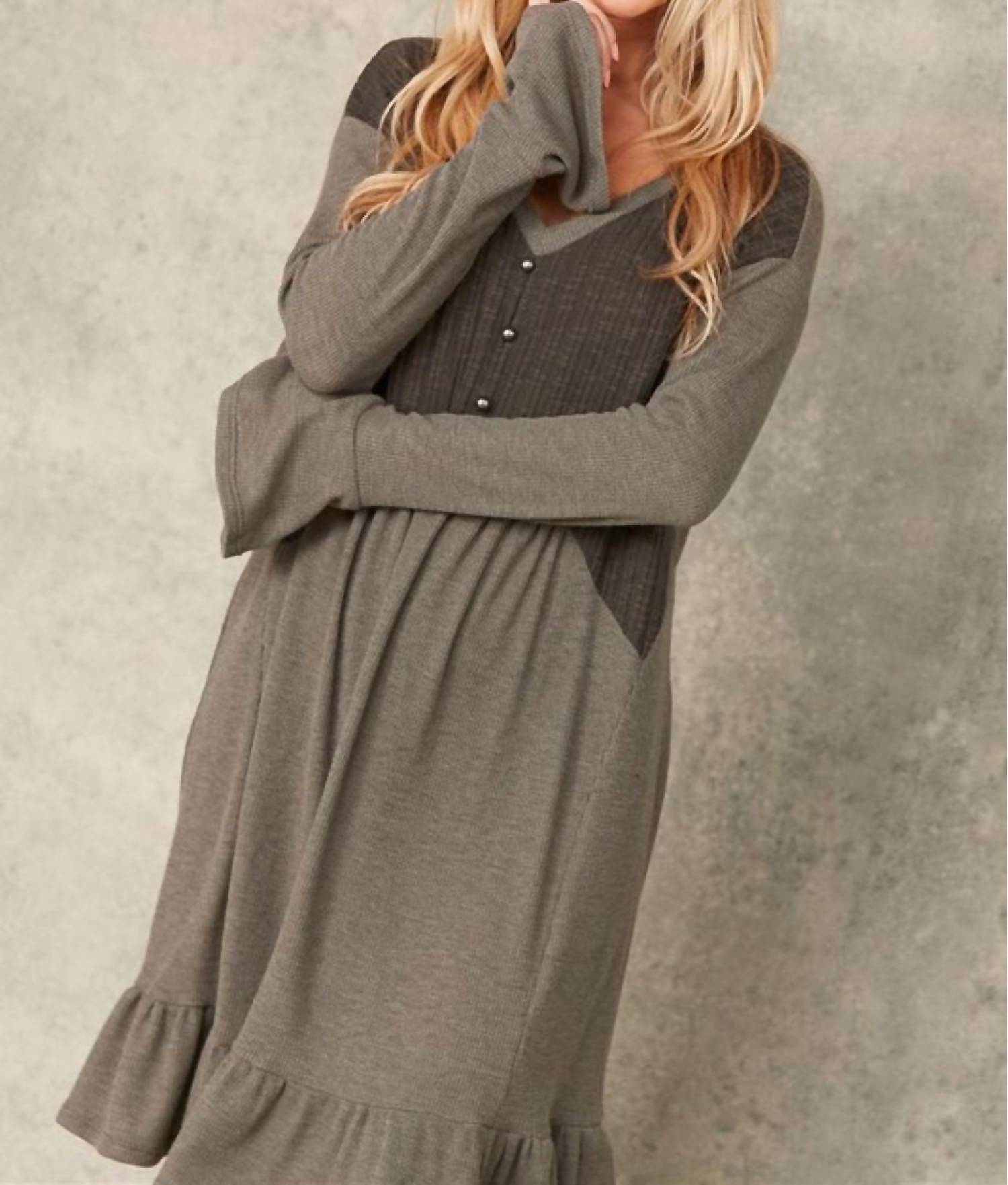 Sugarfox - Two-tone Ruffle Hem Knit Dress