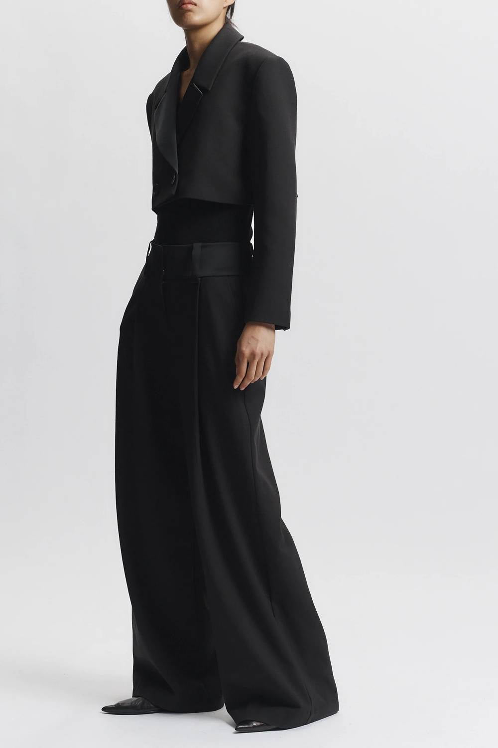 Saint Art - Yasmin Cropped Blazer