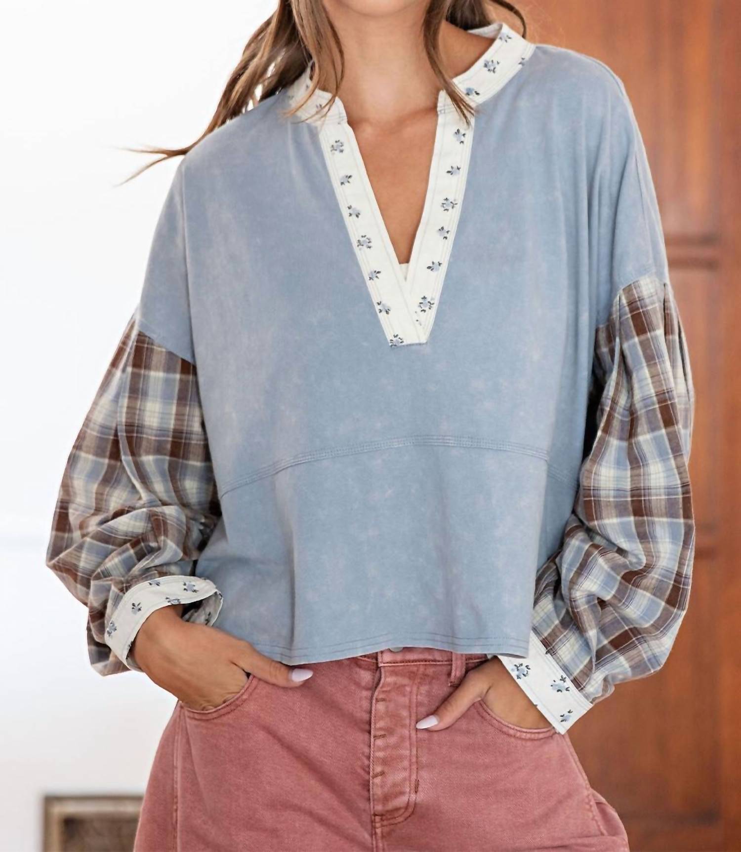 Ee:Some - Stitched in Style Contrast Top
