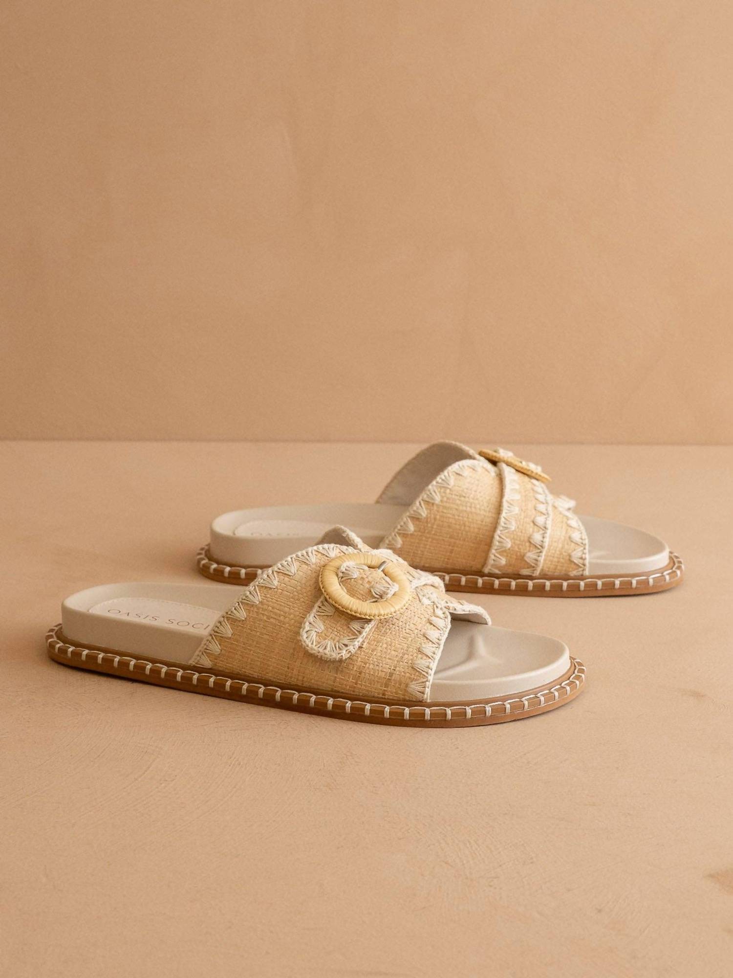 Oasis Society - Women's The Sunnie Buckle Slide Slippers