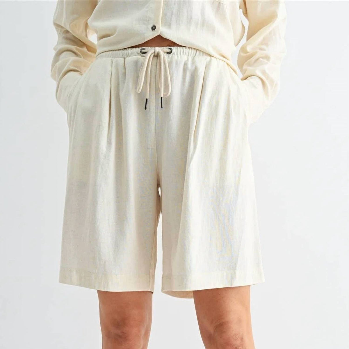 Fun 2 Fun - High-waist Linen Shorts
