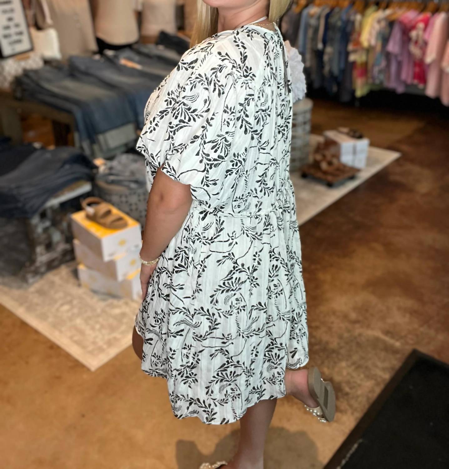 Gigio - Textured Puff Sleeve Dress