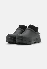 Ugg - Women's Tasman X Shoes