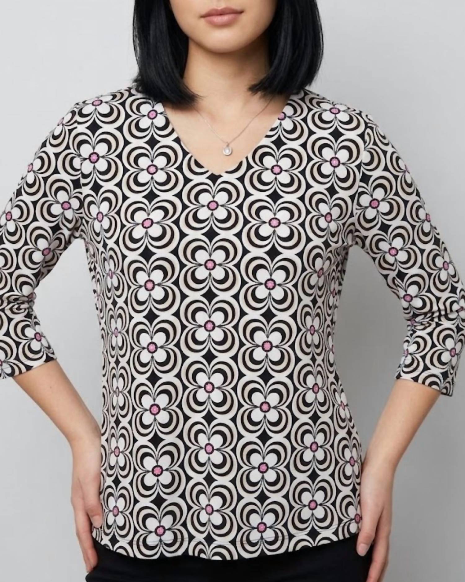 Lulu-B - 3/4 Sleeve V-neck Top