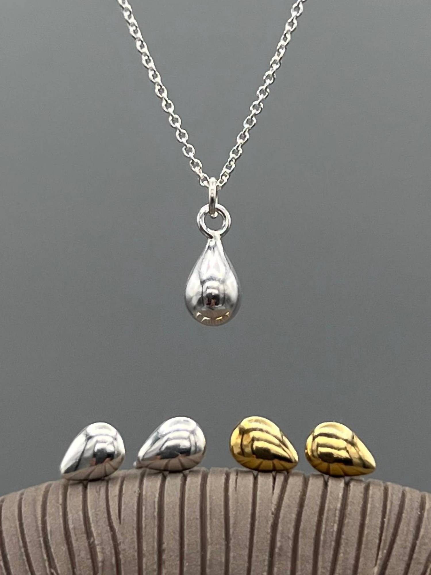 Something Silver - Women's Mini Teardrop Necklace
