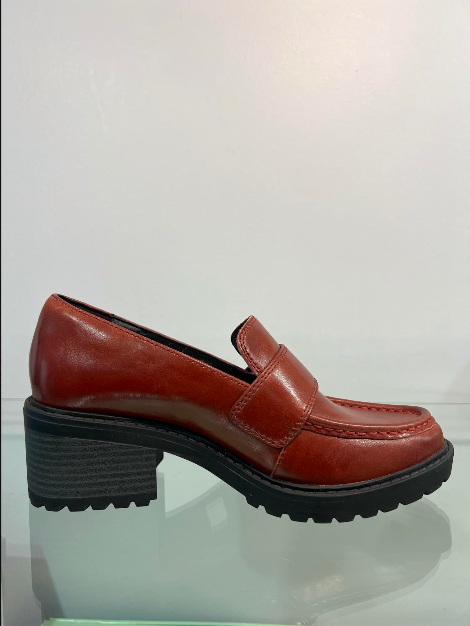 Salvia Women's Calf Loafer in wine - women's flats