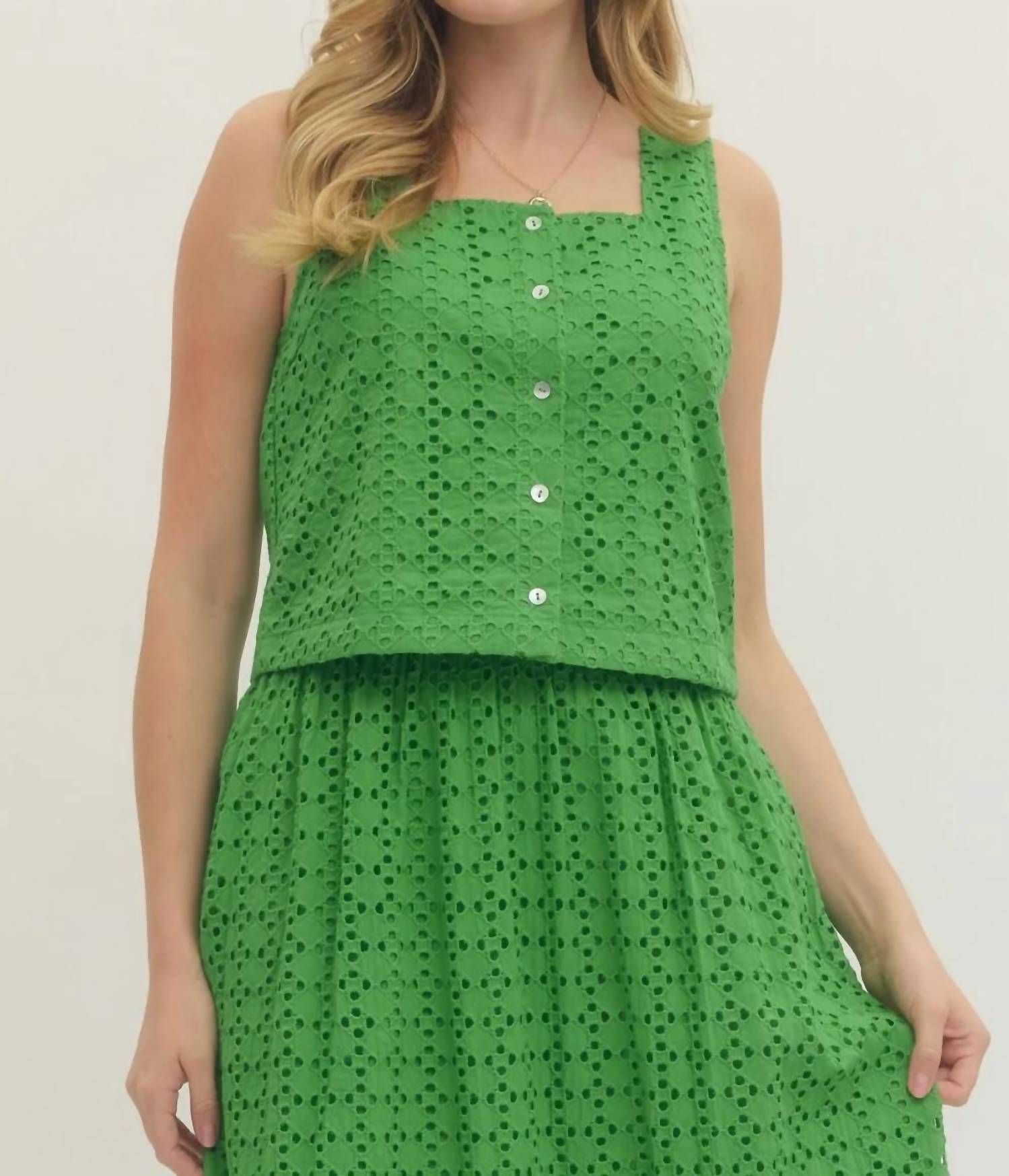 Entro - Eyelet Buttoned Sleeveless Top