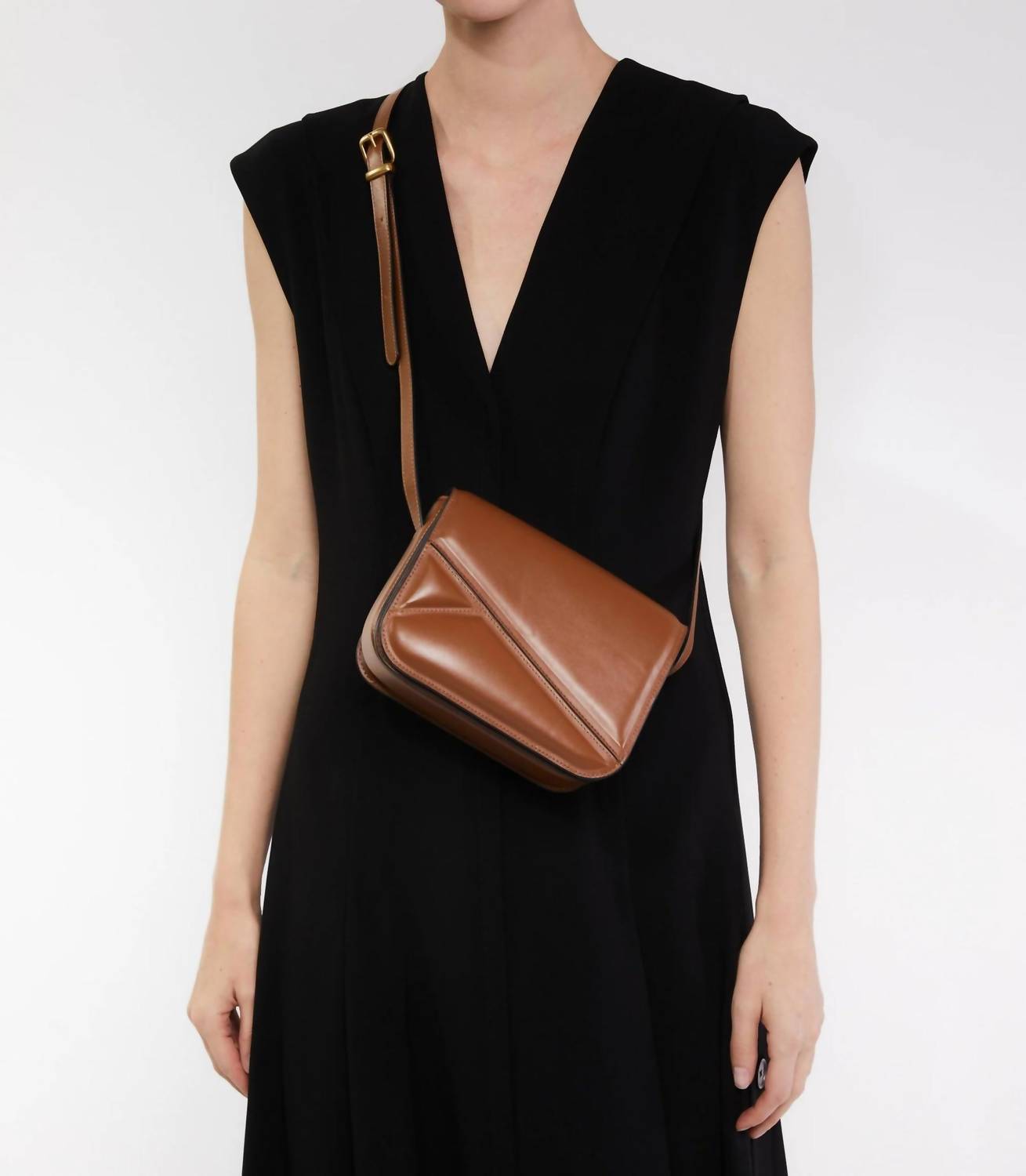 WANDLER Women's Oscar Medium Trunk Bag in saddle leather - women's bag - detail view
