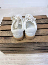 Mia - Women's Axel Low Top Sneaker