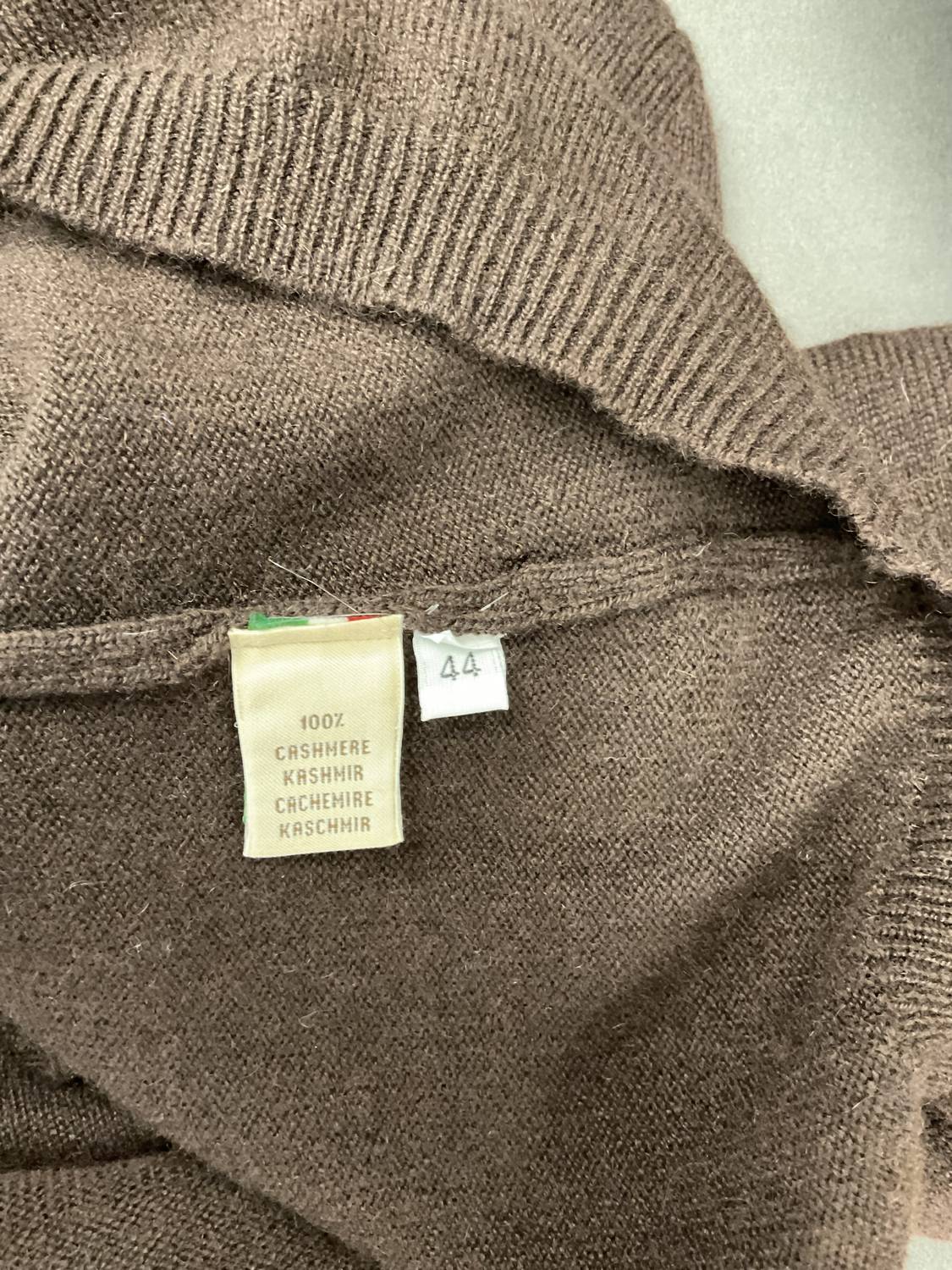 Misternic - V-NECK CASHMERE SWEATER