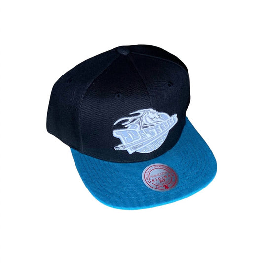 Mitchell & Ness - MEN'S NBA HWC DETROIT PISTONS TEAM REFLECTIVE SNAPBACK CAP