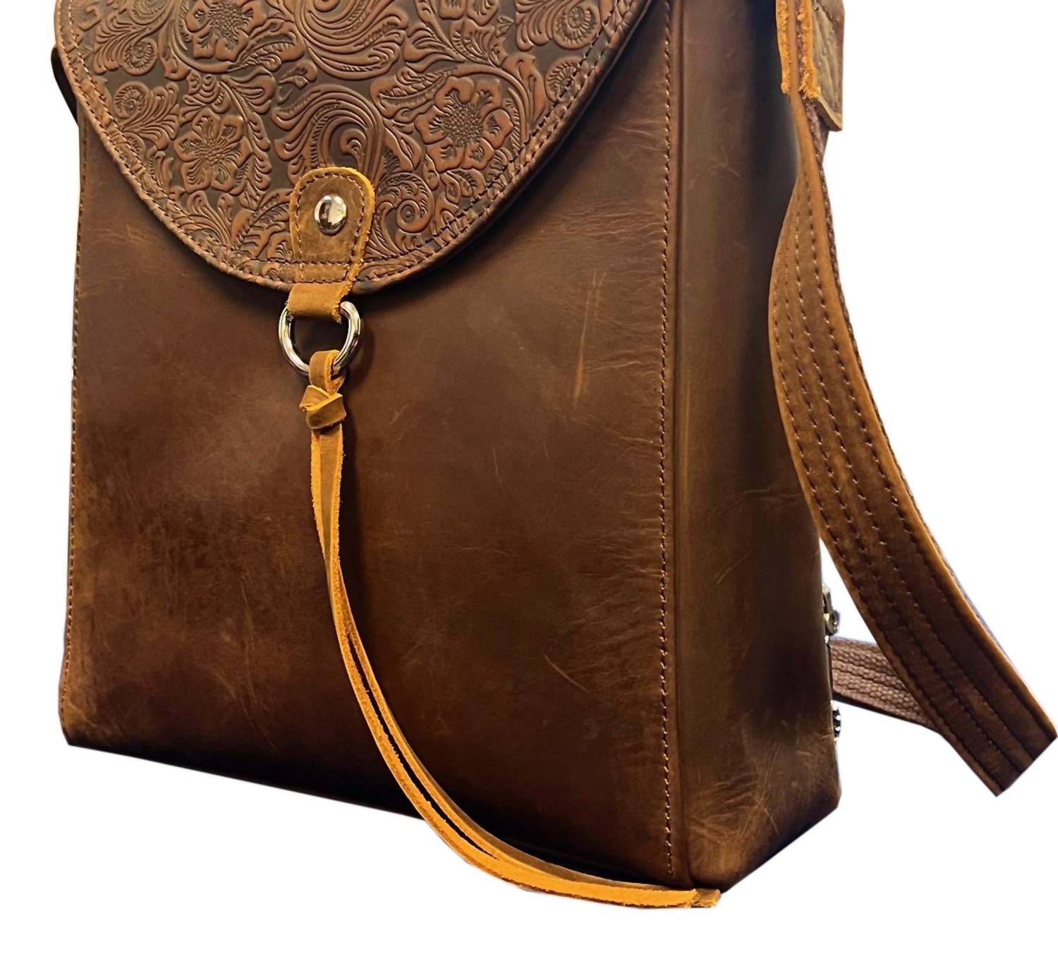 Roma Leathers Women's Vintage Leather Crossbody Shoulder Bag With Adjustable Strap in brown - women's bag - detail view