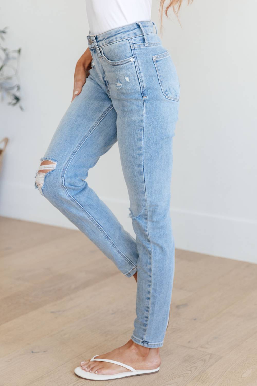 Judy Blue - Mid Rise Tummy Control Distressed Skinny Jeans