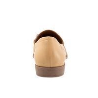Bueno - Women's Bowie Pointed-toe Flat